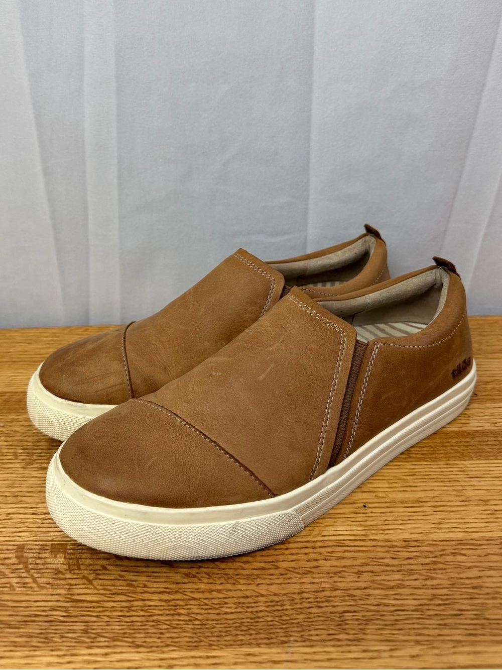 Taos Twin Gore Lux Tan Leather Slip-On Sneaker Shoes Womens Size 10